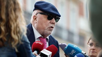 El excomisario Jos� Manuel Villarejo atiende a los medios a su llegada a la Audiencia Nacional
