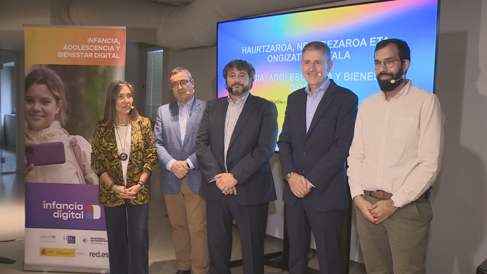 Tres de cada cuatro menores vascos de 13 años está registrado en alguna red social y el primer móvil llega con once | RTVE Play - Ver ahora
