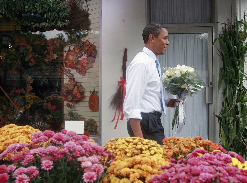Obama elige rosas blancas para celebrar su décimosexto aniversario