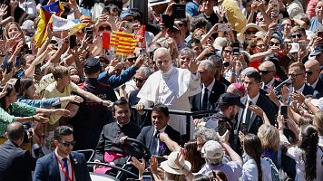 El papa Le�n XIV a su llegada a la Abad�a de Nuestra Se�ora de Montserrat.