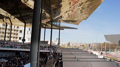 Per qu� hi ha una coberta de miralls als Encants de Barcelona?