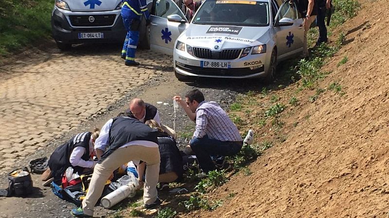 El ciclista belga Goolaerts sufre un paro cardíaco en la París-Roubaix