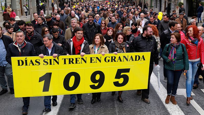 Miles de personas denuncian en Granada tres años de "aislamiento ferroviario"