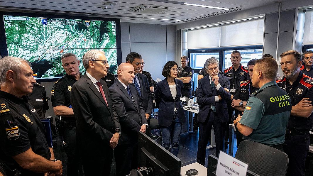 El ministre d'Interior, Fernando Grande-Marlaska, juntament amb el delegat del Govern a Catalunya, Carlos Prieto i la consellera d'Interior de la Generalitat, N�ria Parlon