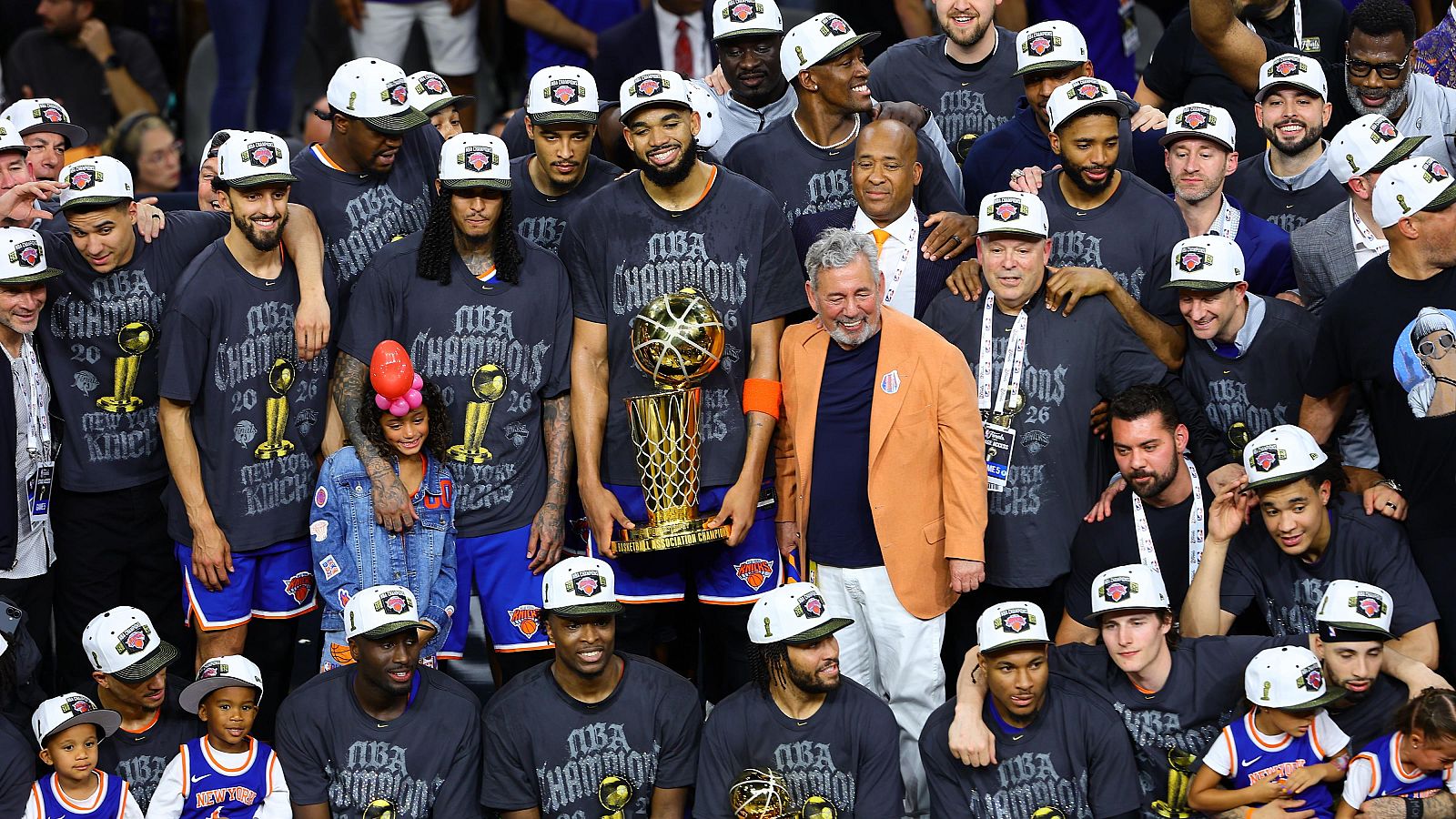 Los Knicks ganan en San Antonio y se proclaman campeones de la NBA 53 a�os despu�s