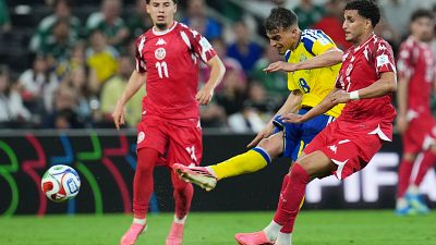 La dupla Gy�keres-Isak y Ayari impulsan a Suecia al liderato del grupo F tras golear a T�nez en el debut mundialista