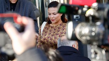 La actriz Elisa Moulia�, tras comparecer en una vista en la causa contra el exdiputado de Sumar ��igo Errej�n