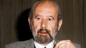 Jos� Manuel Caballero Bonald, en un retrato de 1990.