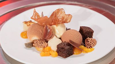 Un postre de 25 pasos: La milimétrica creación de Mar Ibáñez que decidió la semifinal de 'MasterChef 14'