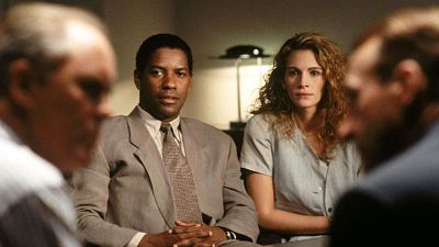El verdadero motivo por el que Denzel Washington se negó a un 'romance interracial' con Julia Roberts en 'El informe pelícano'