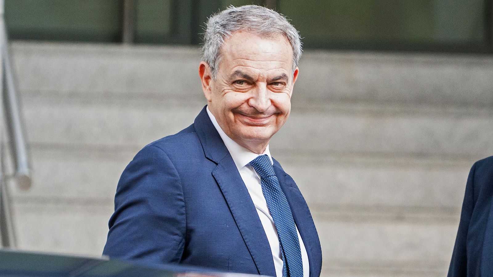 El ministro de Política Territorial, Ángel Víctor Torres, ha insistido en el mensaje del Ejecutivo, que mantiene la confianza en el expresidente del Gobierno. "Nosotros hemos dicho que estábamos convencidos de que iba a poder demostrar su inocencia y seguimos exactamente igual", ha señalado el ministro.