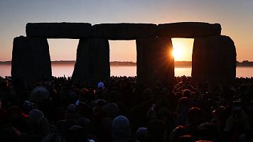 Miles de personas en Stonhenge durante el solsticio de verano de 2024