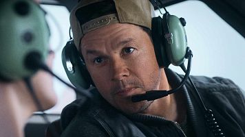 La pel�cula de Mel Gibson en la que Mark Wahlberg est� irreconocible: �Se rap� de verdad en 'Amenaza en el aire'?