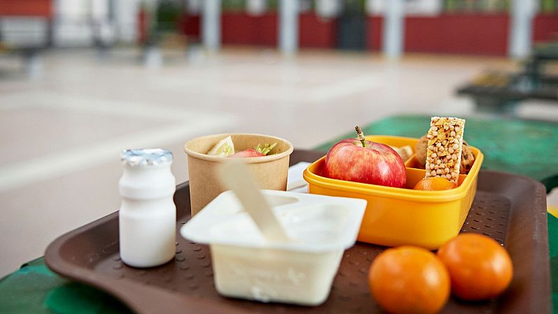 Consumo excluirá los ultraprocesados y las bebidas con azúcares de los desayunos y meriendas en los colegios