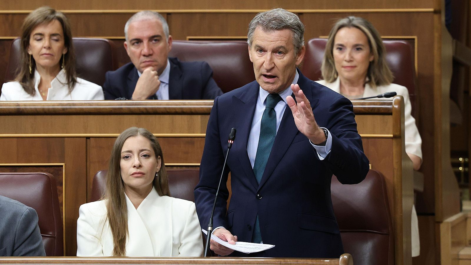 El PP vuelve a pedir elecciones mientras el Gobierno invita a Feijóo a presentar una moción de censura - Telediario 1 | Ver