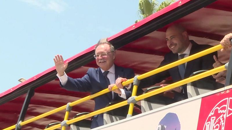 El primer autob�s tur�stico de Ceuta realiza su viaje inaugural
