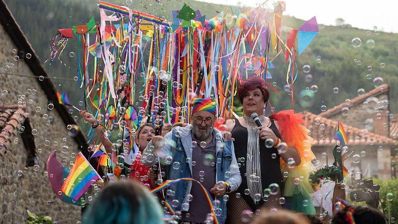 "En el pueblo se puede ser uno mismo": la España vaciada saca a relucir la pluma rural con más de 100 iniciativas LGTBI