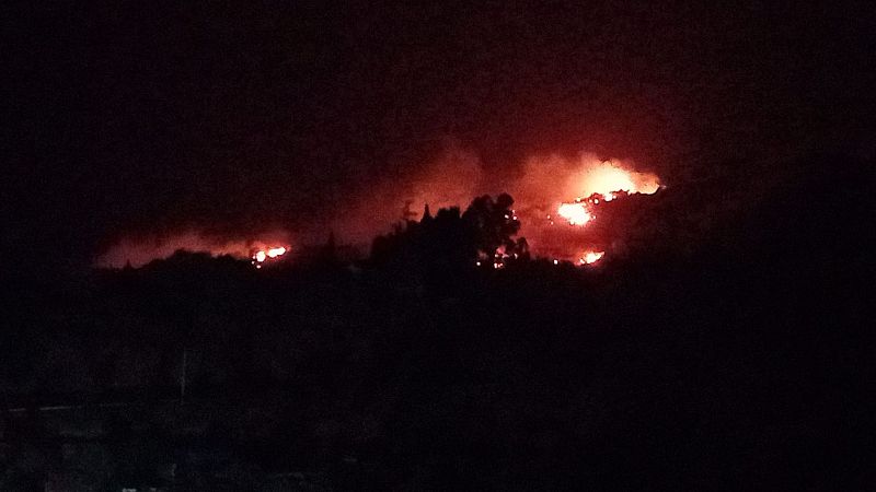 Estabilizado el incendio forestal en el paraje Las Barreras de Órgiva (Granada)