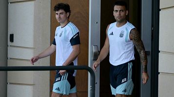 Juli�n �lvarez y Lautaro Mart�nez, en la concentraci�n de Argentina