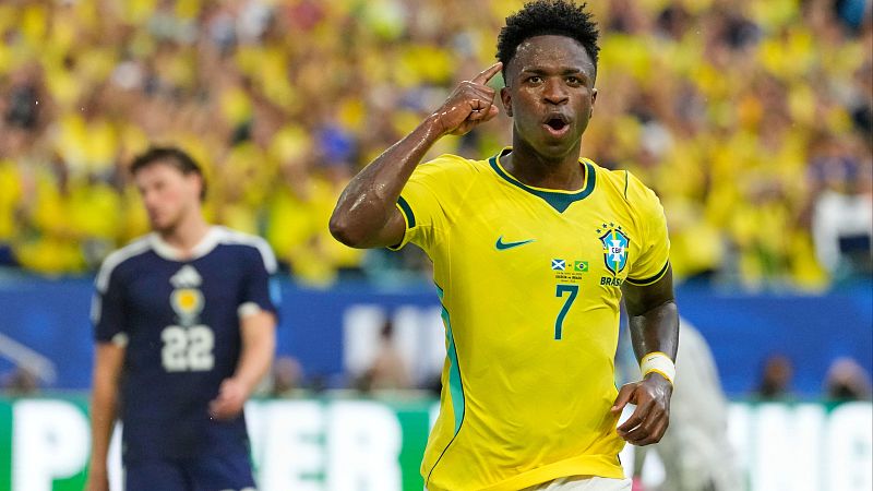 Un Vinicius estelar desarbola a Escocia y conduce a Brasil a dieciseisavos como primera de grupo