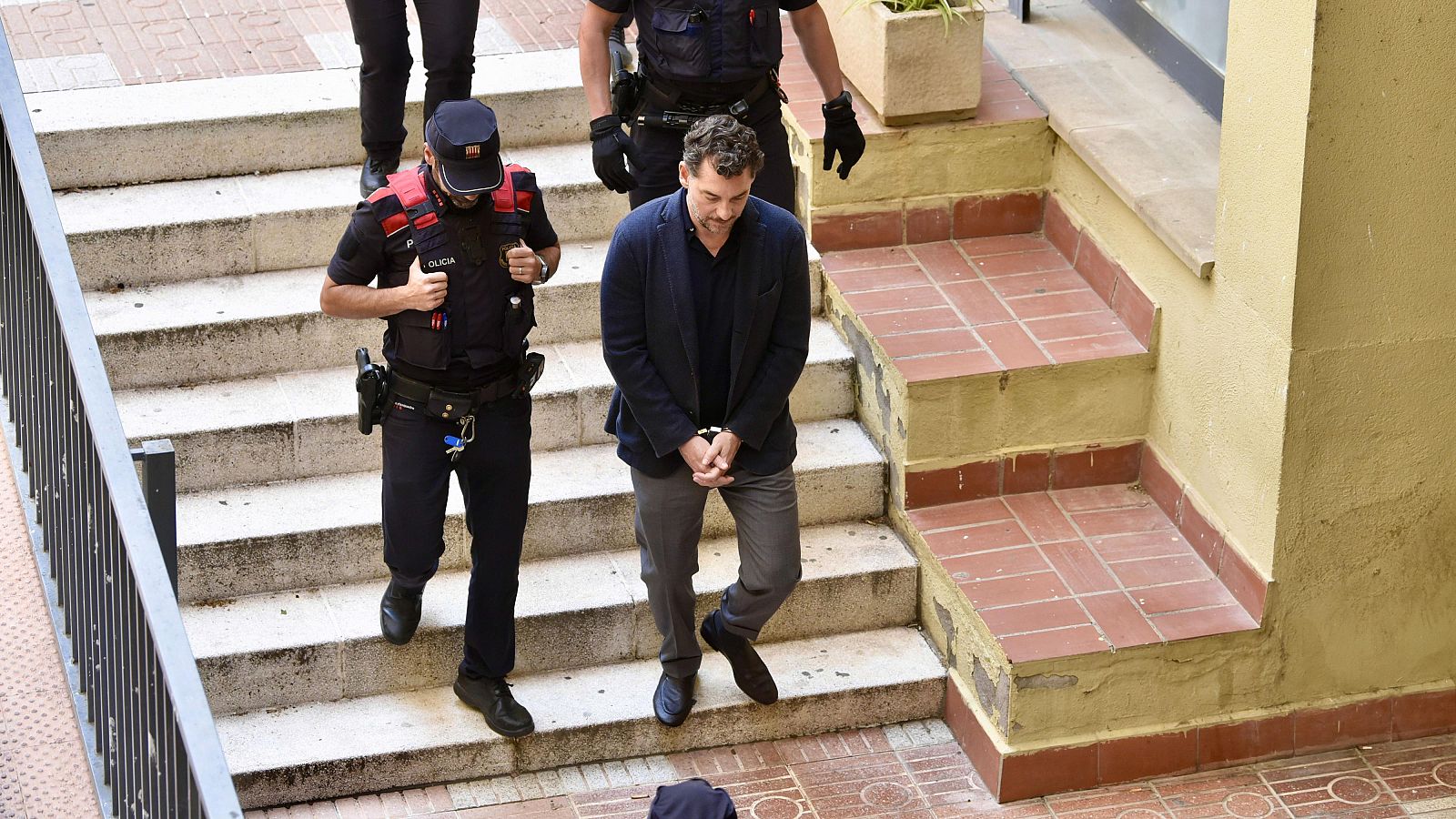 Las hijas y la pareja de Isak Andic declararán como testigos en la investigación de la muerte del empresario - Telediario 1 | Ver