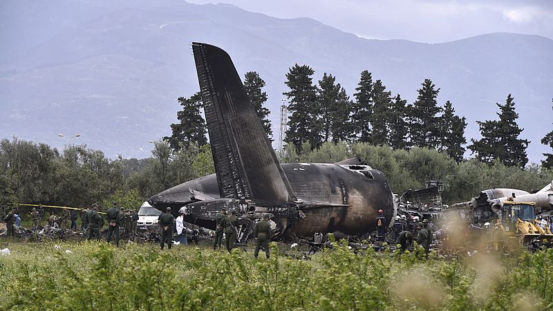 Mueren 257 personas al estrellarse un avión militar en Argelia