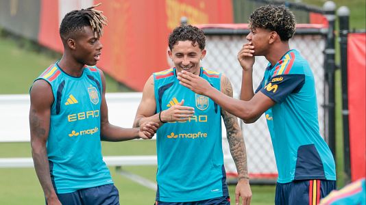 Nico Williams, Y�remy Pino y Lamine Yamal durante un entrenamiento en Chattanooga (Estados Unidos)