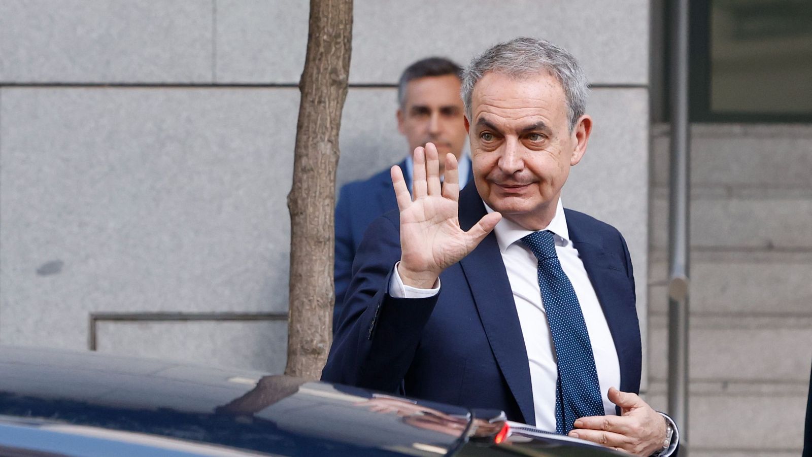 De "no puedo tener inglés. Lío con Junts" a "me ha gustado Leire": los mensajes entre Zapatero y su secretaria
