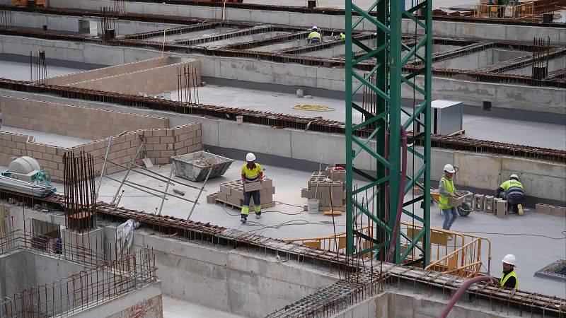 La economía española creció en el primer trimestre de 2026 un 0,6%, dos décimas menos