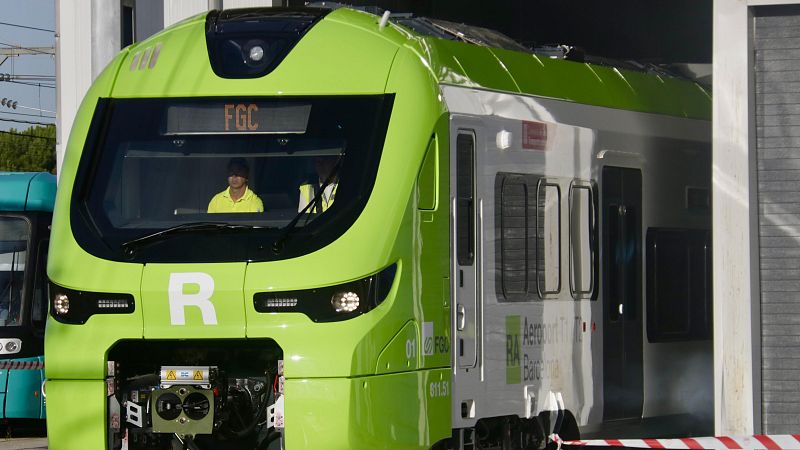 El nou tren llançadora cap a l'Aeroport encara la recta final entre queixes i anys de retards