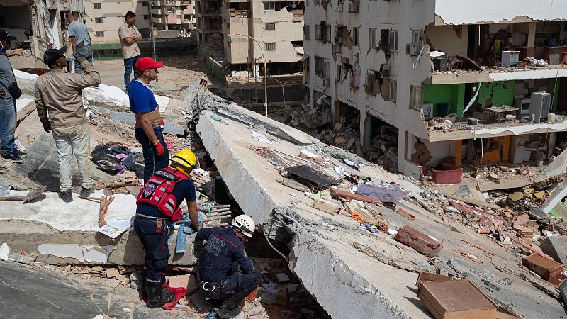 La carrera contrarreloj entre los escombros: los equipos de rescate apuran las horas decisivas en Venezuela
