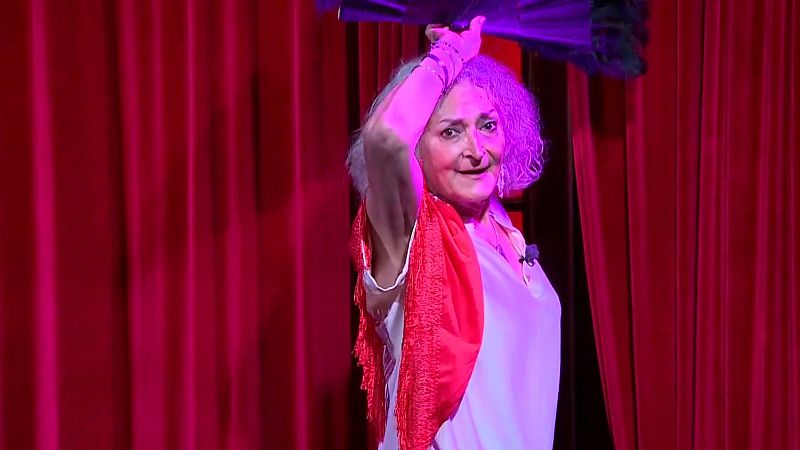 Miss Julys recibe el Tri�ngulo Rosa como icono del colectivo LGTBI