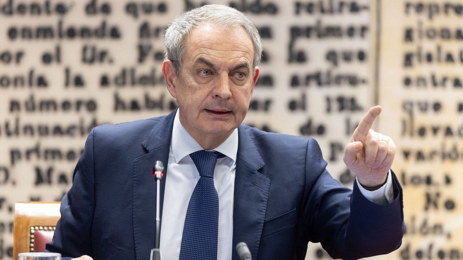 Zapatero pide al juez que proteja sus datos personales y limite la investigación - Telediario 2 | Ver vídeo
