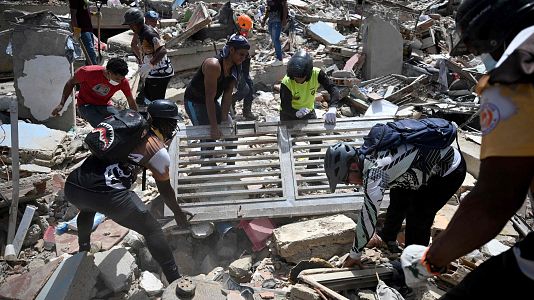 Venezuela busca supervivientes tras los terremotos