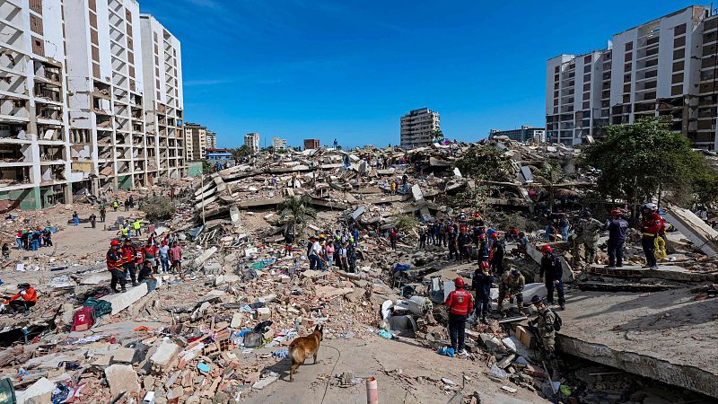 Venezuela apura la búsqueda de supervivientes entre los escombros: "Cada segundo cuenta"