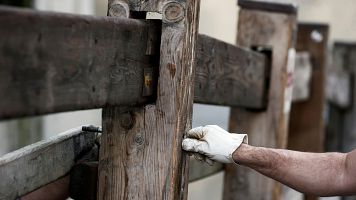 San Ferm�n 2026: montaje del vallado de los encierros de San Ferm�n en la zona del Callej�n