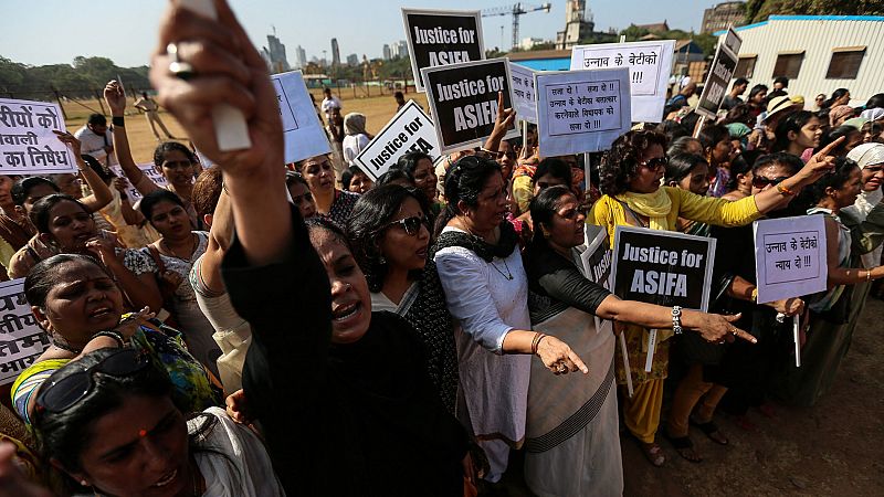 Protestas en India por las violaciones y asesinatos de dos menores encubiertos por las autoridades