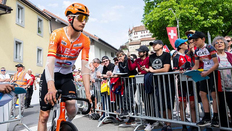 El ciclista español Carlos Rodríguez se cae de la lista de INEOS para el Tour 2026