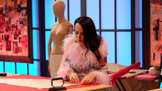 Mar�a Escot� reina entre superh�roes en Maestros de la Costura Celebrity 2