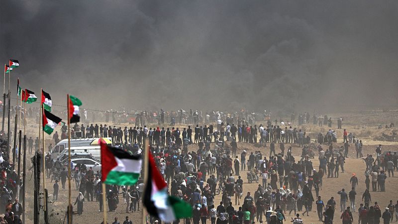 Un muerto y cerca de 200 heridos en el tercer viernes de protestas en Gaza