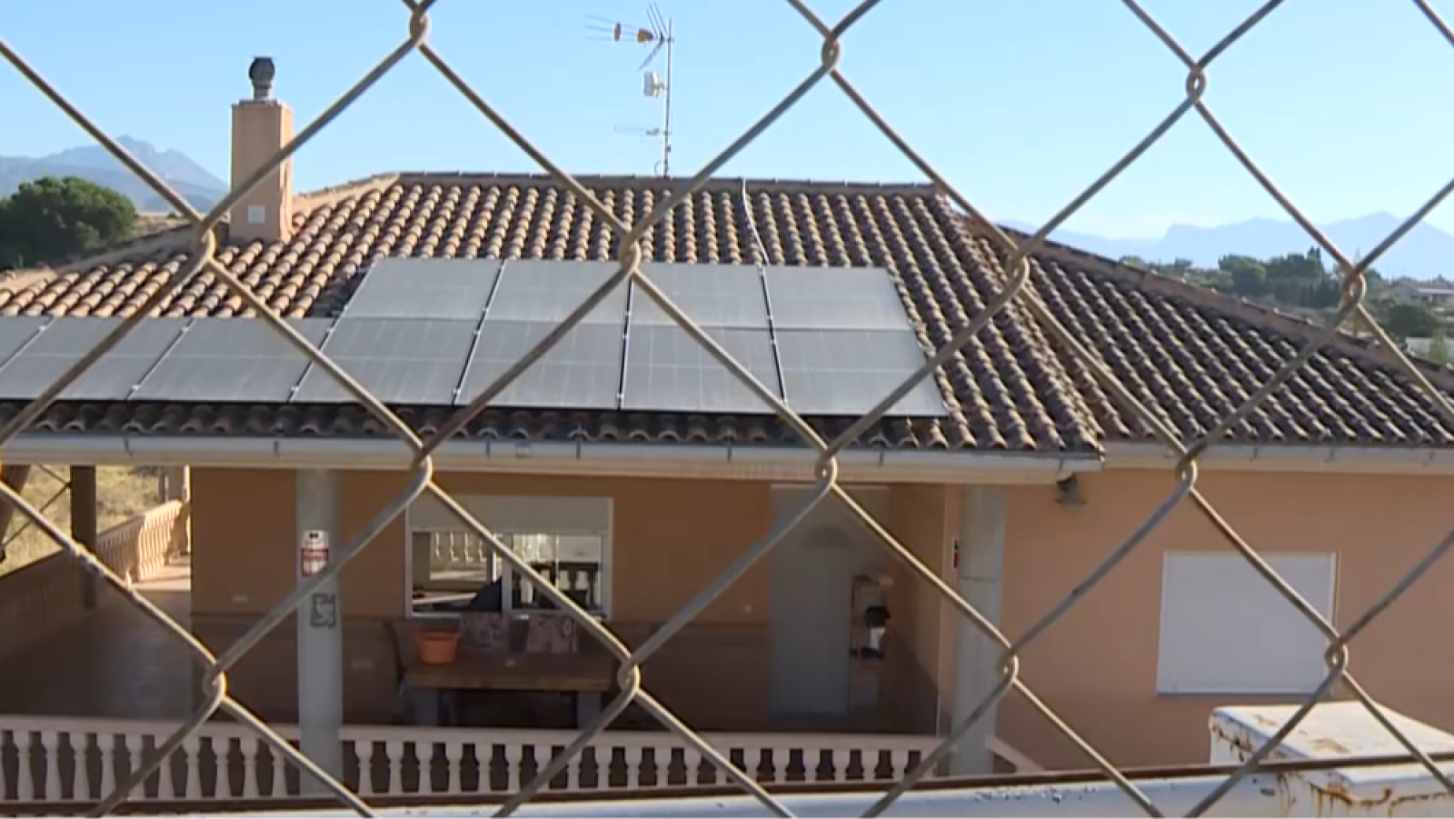 Asesinadas una mujer y su hija: presunto caso violencia machista - La tarde en 24h | Ver