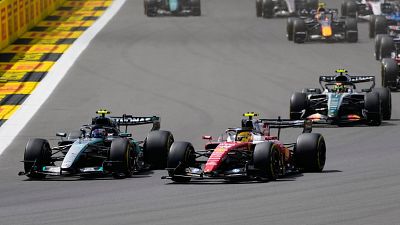 Kimi Antonelli priva a Lewis Hamilton de una victoria en casa en la carrera sprint de la F1 en Gran Breta�a