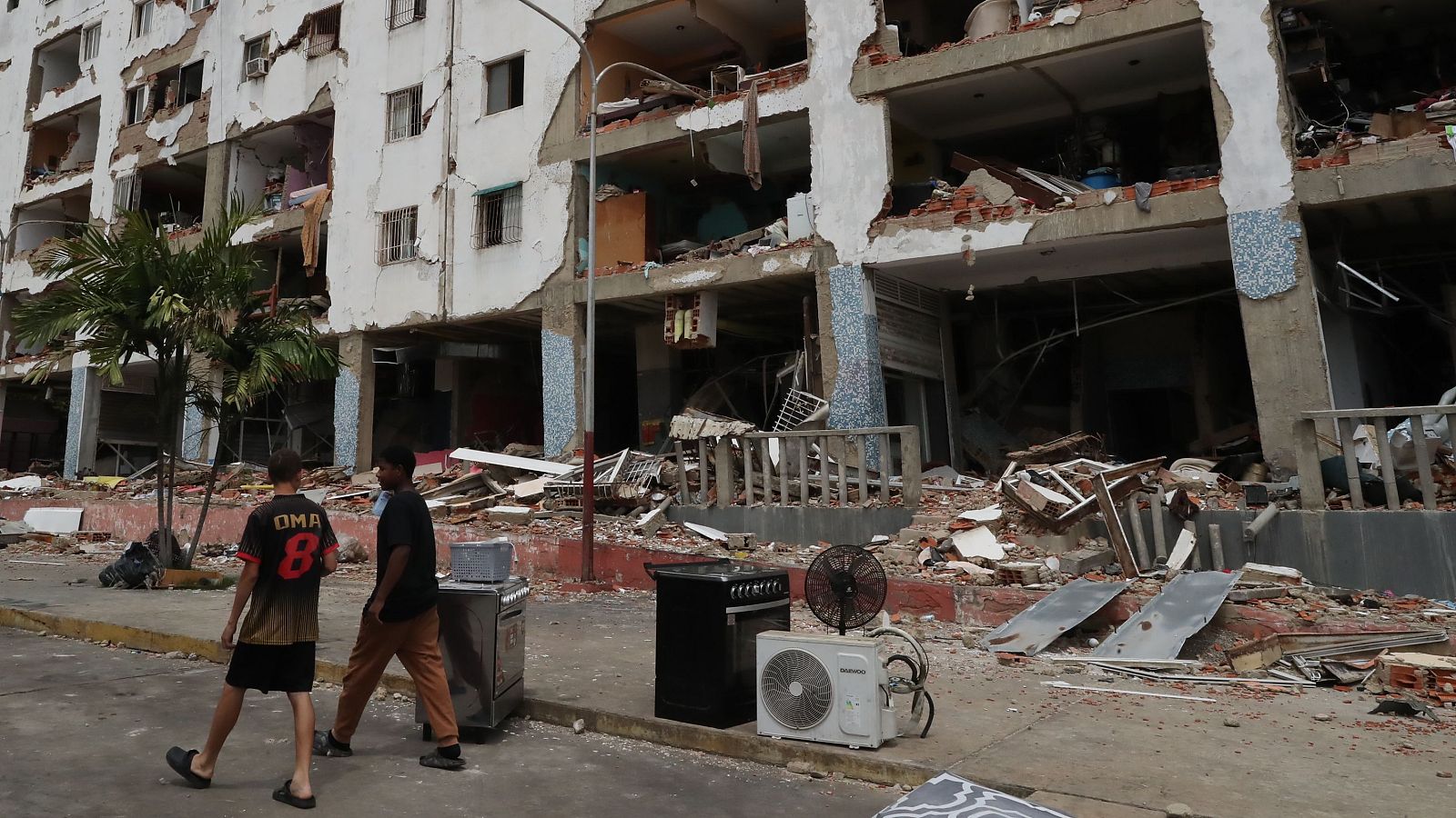 La morgue de La Guaira sigue recibiendo cuerpos de víctimas de los terremotos - Fin de semana 24h | Ver