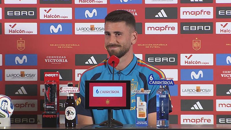Unai Simón: "A Lamine no hay que convencerle de nada, es diferencial en ataque y en defensa nos ayuda muchísimo"