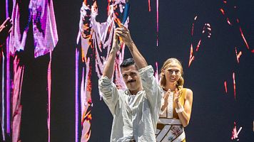 Josu Santos celebra el galard�n