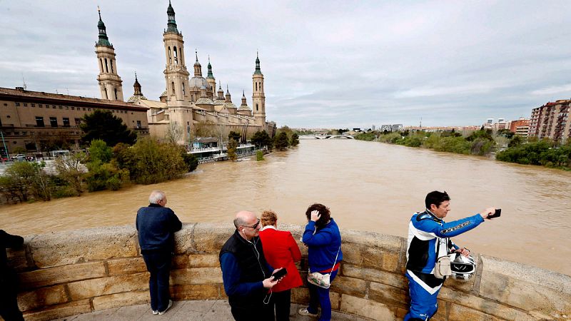 La crecida del Ebro llega a Zaragoza