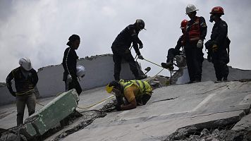 Venezuela eleva los muertos por el doble terremoto a 3.811 y hallan sin vida al ni�o de nueve a�os buscado en La Guaira