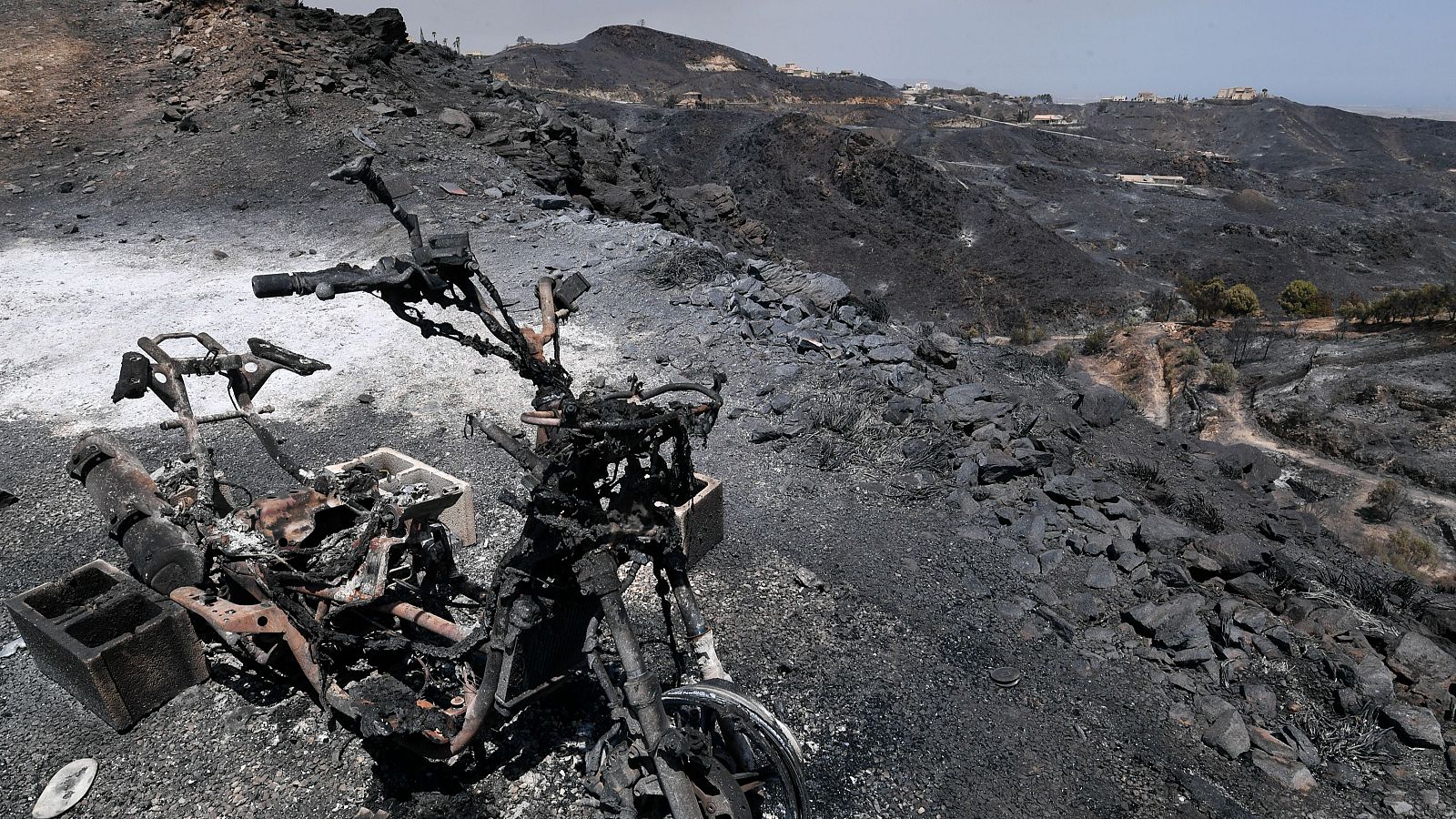 Tragedia por el fuego en Almería - Telediario 2 | Ver