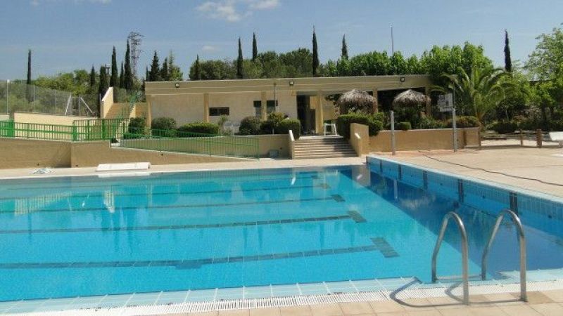 Un n�vol t�xic a la piscina de la Bisbal del Pened�s deixa 17 ferits