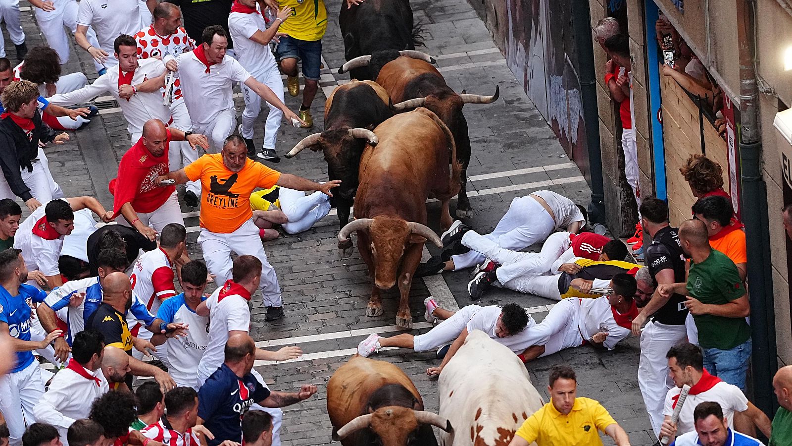 San Fermín 2026: Sexto encierro | Vídeo completo | Ver